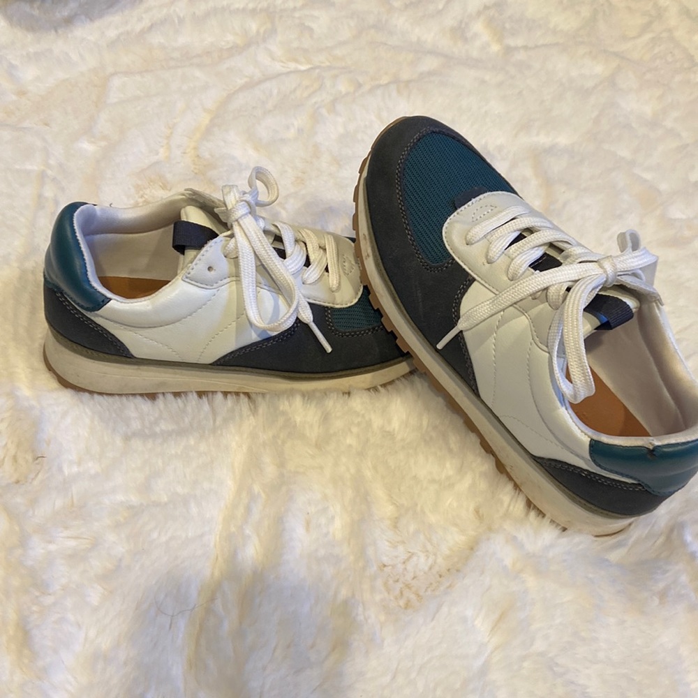 Universal Thread sneakers